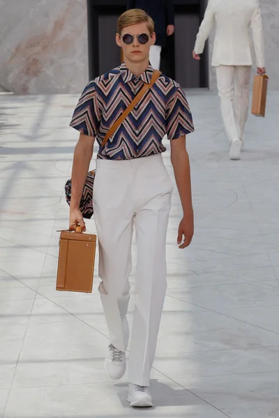 Look 37